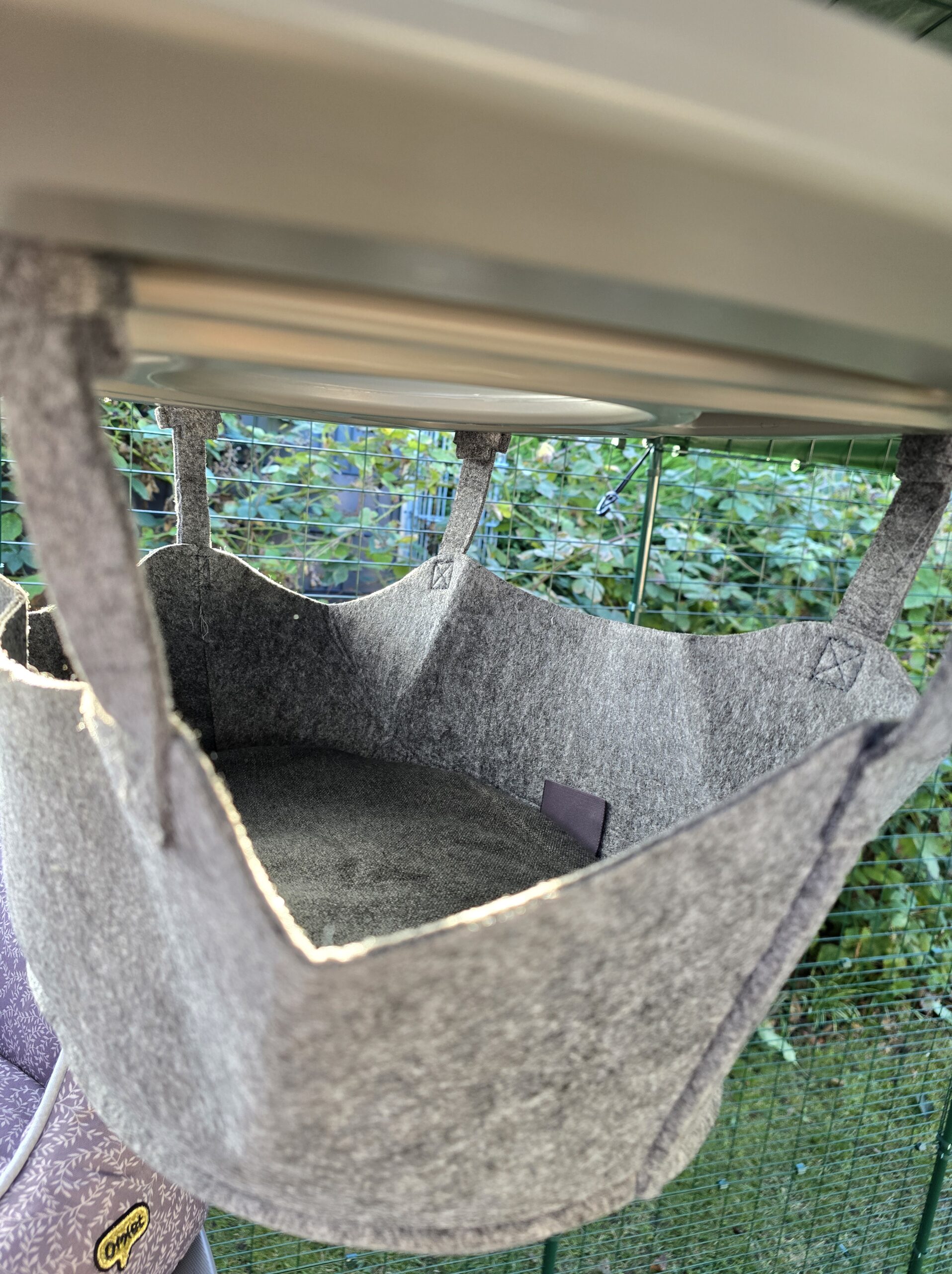 Hängematte am Freestyle Outdoor Kletterbaum im Katzengehege