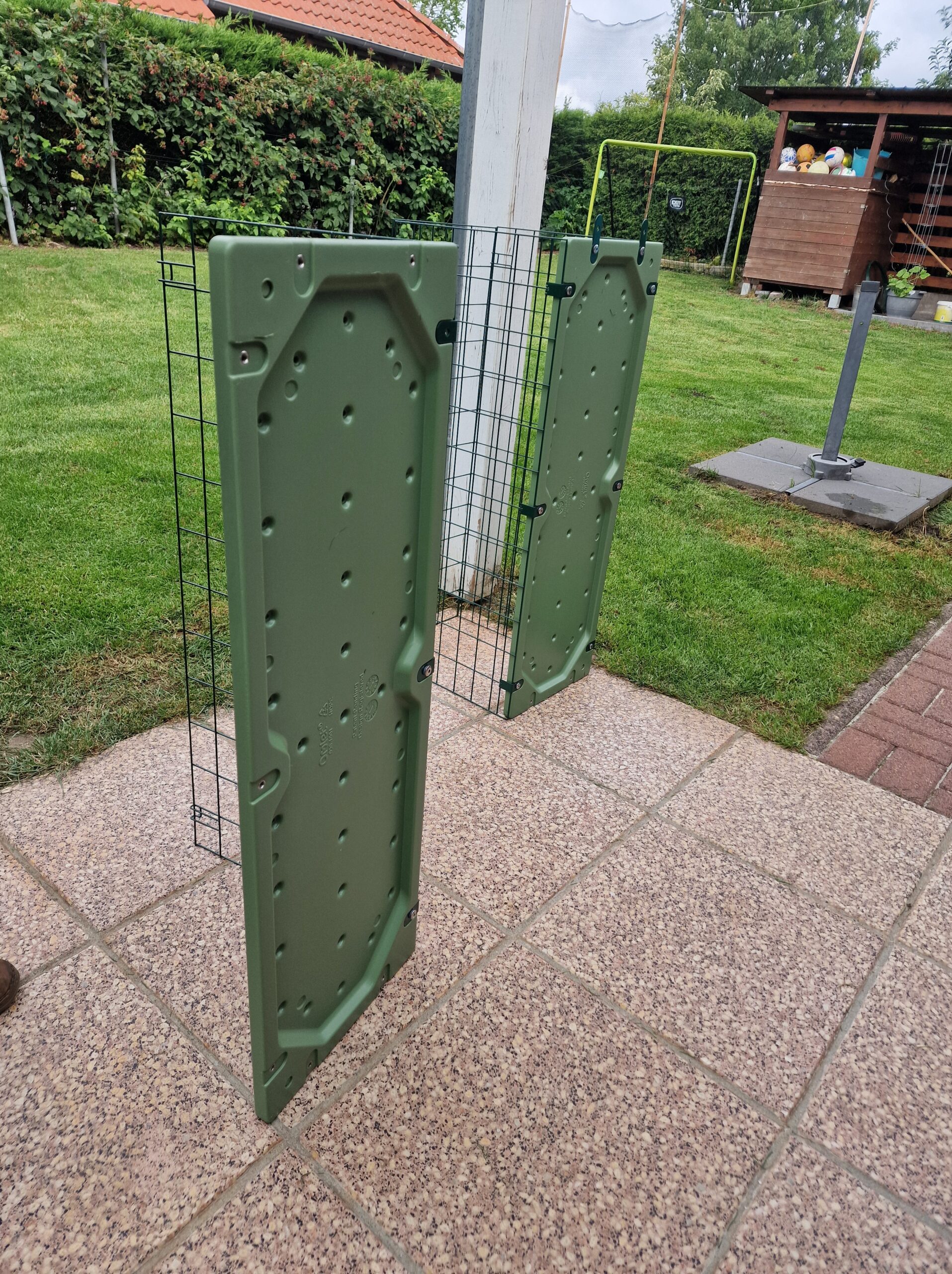 Ausgepackte Omlet Bauteile für Turm und Tunnel